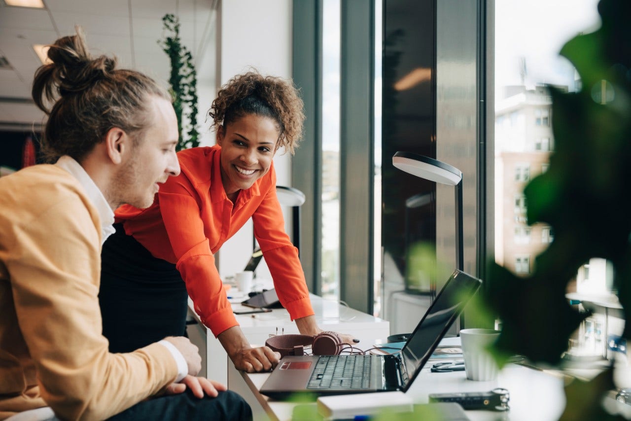 Working meeting in front of a computer